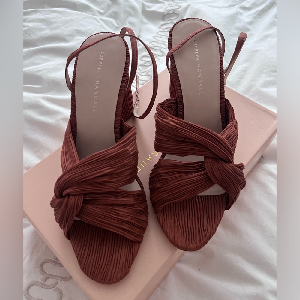NIB Loeffler Randall Reed Pleated Twist Heel in Terracotta Sandals Size 9